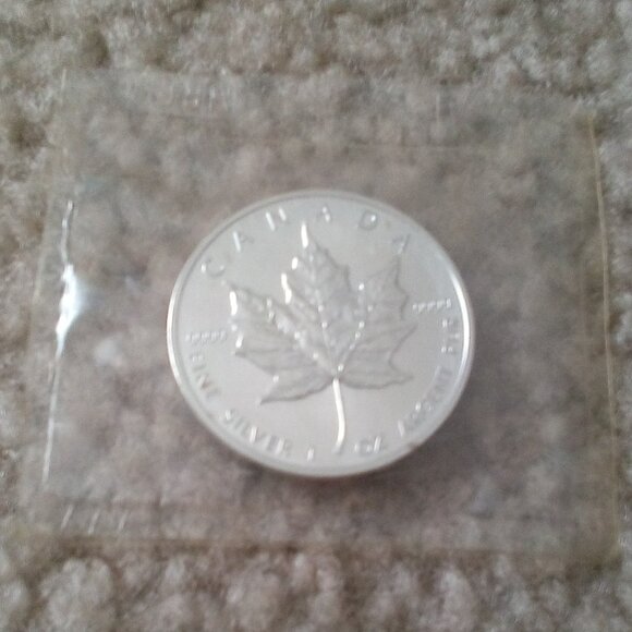1 oz Silver Maple Leaf Coin Bullion - 1990 Canada: $5. Sealed. Uncirculated. New - Picture 4 of 4